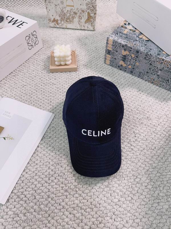 Celine Cap 39 (75)